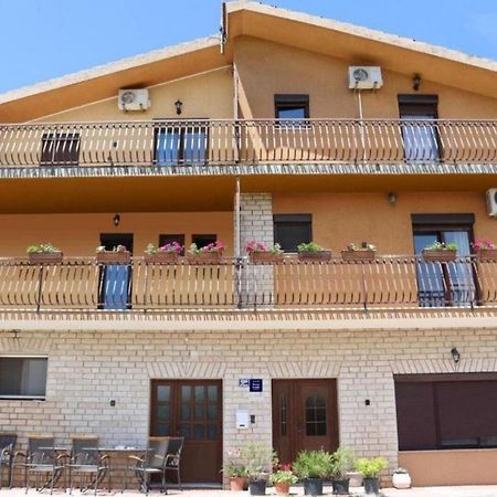טריליי Rooms Marija - Rooms With Pool מראה חיצוני תמונה
